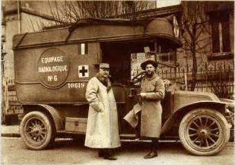 Madame Curie en una ambulancia radiologica